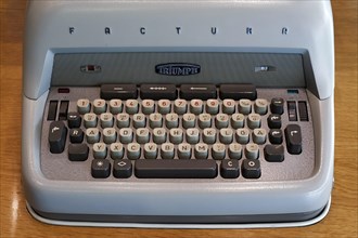 Historical invoicing machine, typewriter, calculating machine, office machine, office, calculating,