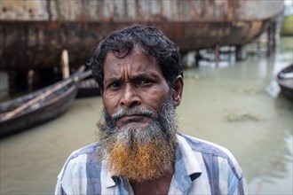 Portrait of a shipyard worker, Dockyards, Dhaka, Bangladesh, Asia