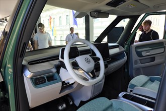 VW ID BUZZ, view into the cockpit, transporter with leisure equipment, IAA Mobility 2023, Munich,