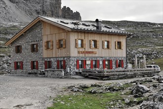 Lavaredo hut, 2344m, Three Peaks hiking trail, Sesto Dolomites, Italy, Europe