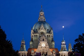 The New City Hall, Neues Rathaus at night in Hannover, Lower Saxony, Germany, Europe