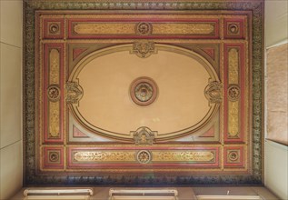 Detailed ceiling design with red and gold decorations in an elegant room, Villa Woodstock, Lost