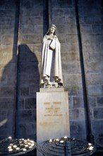 Monument, SAINTE THERESE 1873-1897 DOCTEUR DE LEGLISE, Notre-Dame de Paris Cathedral, Ille de la