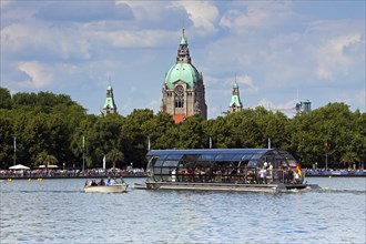 Excursion boat with tourists at the artificial lake Maschsee and the New City Hall, Neues Rathaus