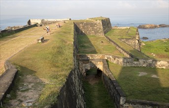 Coastal scenery and historic walls of the fort, Star Bastion, Galle, Sri Lanka, Asia