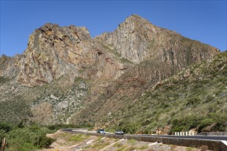 Mountain scenery along the scenic Route 62, R62, historical road from Robertson to Oudtshoorn,
