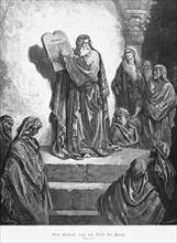 Ezra shows the people the law, Nehemiah, chapter 8, group, steps, stone tablet, scripture, explain,