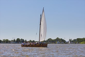 Auswanderer, traditional wooden sailboat sailing with tourists on Steinhuder Meer, Lake Steinhude,