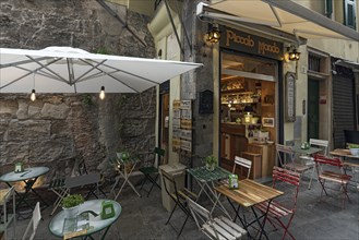 Small restaurant on the historic city wall, Calata Andalo di Negro, 6, Genoa, Italy, Europe