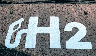 Hydrogen logo on a hydrogen-powered vehicle, Berlin, 11.01.2023