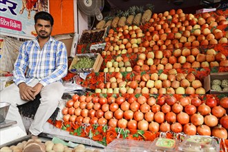 Vegetable and fruit sale, street bazaar, Udaipur, Rajasthan, India, Asia