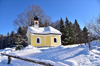 Snow-covered chapel Maria on the humpback meadows Werdenfelser Land near Garmisch in wintry idyll,