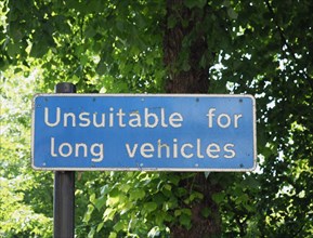 Unsuitable for long vehicles traffic sign