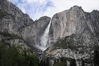 The Lower Yosemite Falls in Yosemite National Park, California, USA, North America