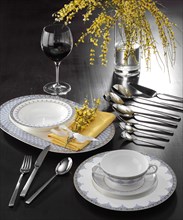 Plate, cutlery, red wine glass, table decoration