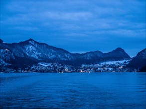 Winter mood, view over Lake Wolfgangsee, St. Gilgen am Wolfgangsee in the background, blue hour,