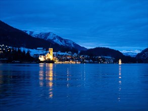 Winter mood, view over the Wolfgangsee, in the background St. Wolfgang am Wolfgangsee, blue hour,