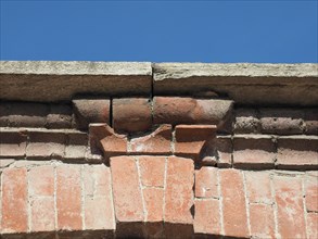 Brick arch keystone
