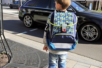 Schoolchild in road traffic, Mutterstadt, Rhineland-Palatinate