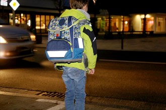 Schoolchild in traffic in the dark, (Mutterstadt, Germany, 26/01/2020), Europe