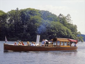 Steamboat transports tourists on Lake Windermer in the Lake District, Great Britain, Europe.