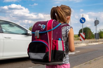 Symbolic image: Schoolchild in road traffic
