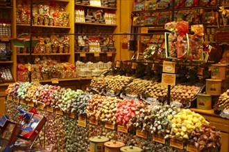 Sweets shop in Avignon, Vaucluse, Provence, France, Europe