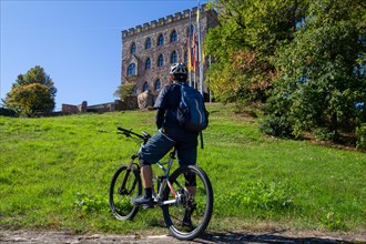 Mountain bikers at Hambach Castle