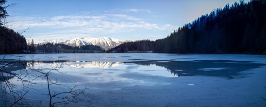 Winter mood, frozen Gleinkersee, behind the Sengsengebirge, reflection, panoramic shot, Spital am