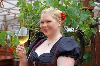 Symbolic image: Woman in traditional traditional costume at a wine festival (Brezelfest Speyer)