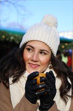 Symbolic image: Cheerful young woman at a German Christmas market