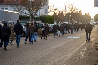 Vaccination bus in Mutterstadt, Rhineland-Palatinate. A queue of several hundred metres forms in