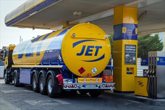 Jet petrol station in Mutterstadt, Rhineland-Palatinate. A lorry is delivering fuel (22 August