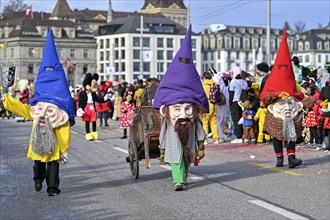 Carnival dwarves
