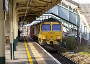 Freightliner Class 66 goods train arriving at platform Chippenham railway station, Wiltshire,