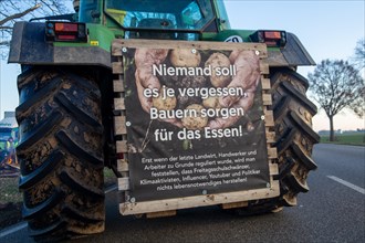 Farmers' protests in the southern Palatinate near Landau: near Hochstadt, farmers blocked a lane of