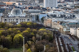 View of the Reichstag and the Brandenburg Gate, Berlin, 21/04/2021