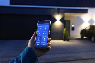 Smart home control with the smartphone