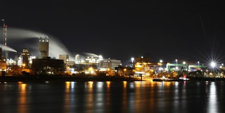 Night shot of BASF in Ludwigshafen with the Rhine in the foreground