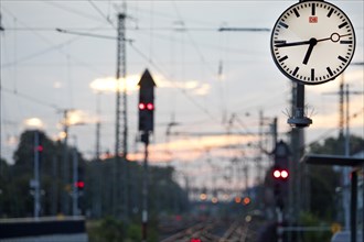 Station clock with railway tracks at the main station, Dortmund, Ruhr area, Germany, Europe