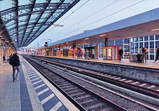 Platform in the early morning, Central Station, Cologne, North Rhine-Westphalia, Germany, Europe