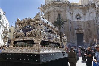 Semana Santa, procession, magnificent coffin, tourists, festivities in Cadiz, Spain, Europe