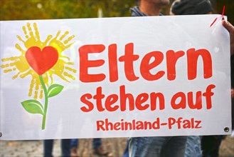 Corona protests in Mannheim: Several hundred opponents of the current corona measures gather at a