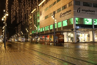 Night-time curfew in Mannheim: the deserted Planken around 9.00 pm