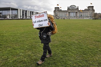 A man demonstrates against the coronavirus restrictions in front of the Reichstag. Corona deniers