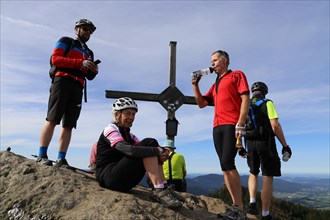 Mountain bike tour through the Bavarian Forest with the DAV Summit Club: stopover on the summit of