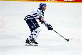 Brandon Gormley (33, Iserlohn Roosters) during the away game at Adler Mannheim on match day 41 of