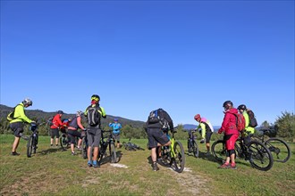 Mountain bike tour through the Bavarian Forest with the DAV Summit Club: Short briefing in front of