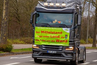 Farmers' protests in Ludwigshafen am Rhein: Large convoy of farmers and haulage companies from the