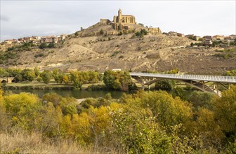 Church and castle on hilltop modern bridge over River Ebro, San Vicente de la Sonsierra, La Rioja,